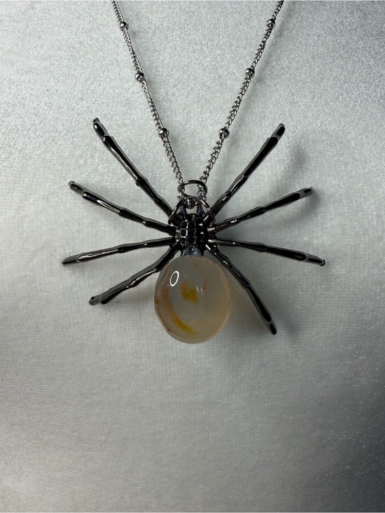 Handmade Jewelry - Natural Flower Agate Spider Pendant Necklace 27” Silver Tone Chain